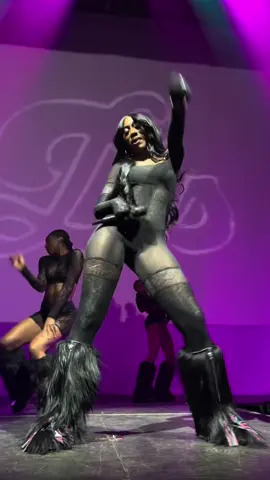 he luv how i ride it ❤️‍🔥 #bittersweettour 