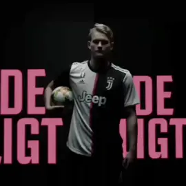 De ligt 🧱🇳🇱  #football #foryou #editfootball #defense #brexittackle 