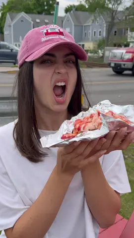 thee biggest lobster roll you’ll have in Maine is right here 🦞🧈 . at reds eats in Wiscasset, at this to your lobster crawl list👨🏾‍🍳👩🏻‍🍳: . 🦞lobster roll (x2) $36 🍟fries $4 🍩Fried Dough $7 (deep fried bread dough, buttered, dusted with cinnamon sugar & powdered sugar) 🫐🍰Homemade Blueberry Cake $6 🍪🥧Homemade Whoopie Pies $6 . they’re CLOSED Monday & Tuesday but every other day you can expect fresh rolls from 11:30 am to 5 pm 🤝🏾