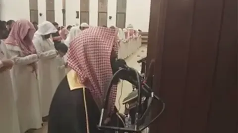 『 يَوْمَئِذٍ تُعْرَضُونَ لَا تَخْفَىٰ مِنكُمْ خَافِيَةٌ (18) 』 تلاوة خاشعة من سورة الحاقة للشيخ محمد رمضان من ليالي رمضان 1438هـ • #الشيخ_محمد_اللحيدان_حفظه_الله #يومئذ_تعرضون_لا_تخفى_منكم_خافيه #سورة_الحاقة #النبرة_اللحيدانية 