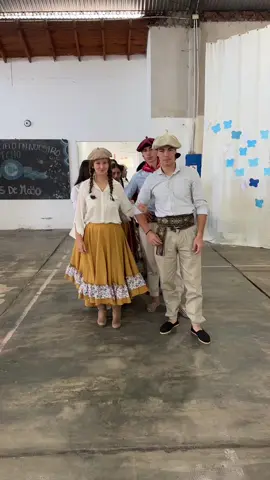 #25m #acto #escuela #sagrada #gauchos #argentina #oufits #facheros #ultimo25demayo #polleras 