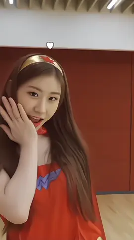 Fancam Chaeryeong Fantasiada Mulher Maravilha! (Cara, a qualidade tá pft) . #foryou #fy #fyp #fypシ゚viral #chaeryeong #itzy #mulhermaravilha #fancam #kpop #brincadeira #diversao 