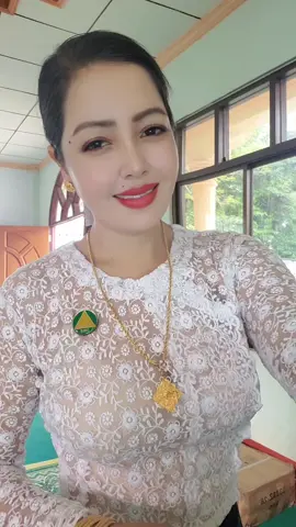 #ထာဝရဘုရင်မ💞 #tiktokmyanmar2024🇲🇲  အညတရ ပန်း​လေးပါပဲကွယ်,,,, 👩‍🏫🤍💚