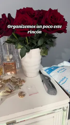 Organiza junto conmigo este pequeño espacio para mis accesorios pronto rellenaremos el que esta vacio y al final un paquetito de #Amazon para hacer un #unboxing en un proximo video  Oraganizador de @SHEIN #organizador #accesorio 