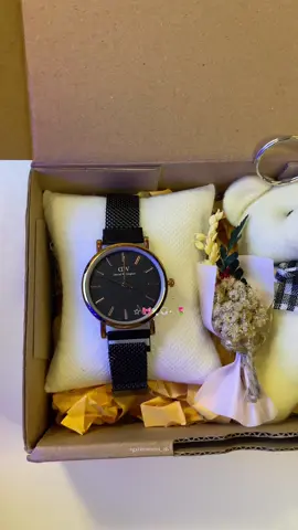 #kadopacar #kadoulangtahun #kadoultah #kadoayang #idekado #kadounik #hampers #jamtangan #jamtanganwanita #giftbox 