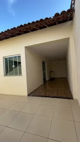 CASA PLANA PRA VENDA  03 quartos  03 banheiros  Vaga de garagem  Quintal  Toda projetada  Valor de 320.000,00 mil  Financiamento por qualquer banco . Bairro jurema - fortaleza caucaia  Mais informações 98563-6630  Fernanda lima  @fernandalimaacorretora . . #imoveis  #imoveisdeluxo #casaplana #fortalezace 