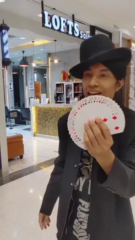 สิ่งที่นักมายากลกลัวที่สุดคือ !? #มายากล #magic #cardtrick #Streetmagic #มายากลไพ่ #salviathemagician 