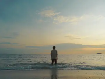 Orang kata kalau dengar lagu ni rasa macam dekat pantai/laut? . 🎥 : @Amir Zuhairi #sza #nobodygetsme #transition #pantai #fyp #film #alleyesonrafah