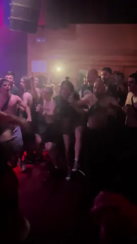 Nuevo temazo de #laelite. . . . #salaelsol #neopunk #concierto #madrid #musicaendirecto #laelitepunk 