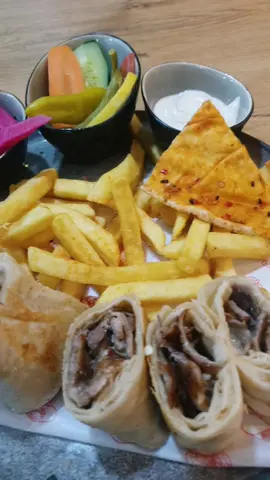 #بيت_العيله #عائلتي_سر_سعادتي #بيتزا🍕 #شاورما_عربي #كريسبي_دجاج #مطعم #🌹🌹🌹🌹 #🥰🥰🥰🥰❤️❤️❤️ #مالي_خلق_احط_هاشتاقات🧢 #❤❤❤❤❤ #فولو🙏🏻لايك❤️اكسبلور🙏🏻🌹💫 #تصويري📸تصميمي 