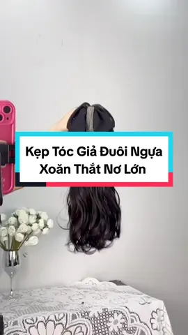 Kẹp Tóc Giả Đuôi Ngựa Xoăn Thắt Nơ Lớn Tua Rua Tự Nhiên #keptocgia #tocduoingua #keptocduoingua #noitoc #tocngoam #tocgiakepngoam #tocgiare 