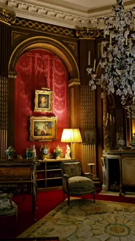 Dramatic Interior ❤️ #interior #waddesdonmanor #london #luxury #art #jewelry #beautiful #luxuryinteriors #luxurylifestyle #castle #fyp #viral 