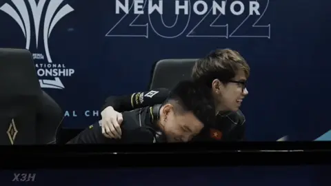 Hành trình #onestaresports #1s #journeywithfriends #vgaming #apl2024 #lienquanmobile #garena #aov #moment #memory #capcut #hanginthere #xh #x3h #fypシ #viral 