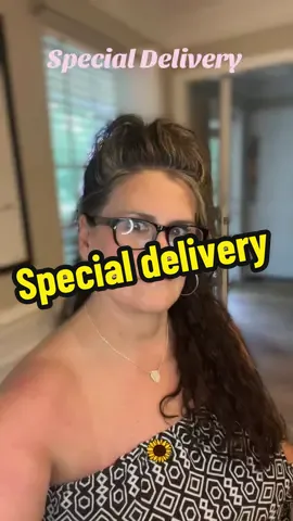 💛A special delivery from my daughter. Just because! Awe, thank you sweet girl! Mama loves you! XoxoMama💛🌻 #fypシ #delivery #specialdelivery #daughter #momdaughter #flowerdelivery #ferrerorocher 