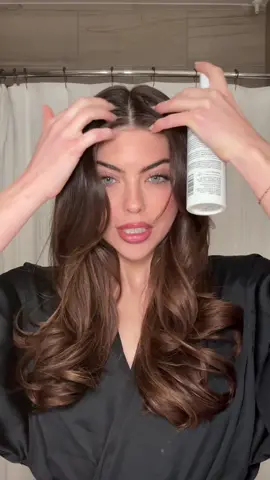 The volume hack that never fails me is the XL Bombshell Volumizer from @Color Wow Hair 🫶🏼 #colorwowhair #colorwowpartner #blowouthack #volumehack 