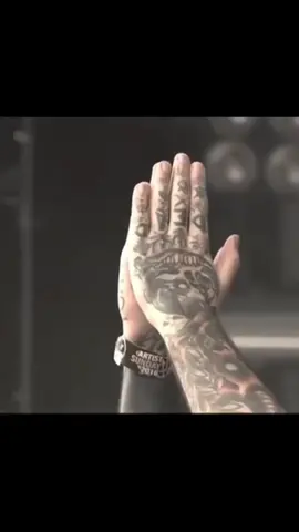 ngene kok kon ngefans karo Gilga, delok'en Oliver nyanyi shadow moses suaranya gg parah🤘😎🔥 #BMTH #oliversykes #shadowmoses #tatoo #scream 