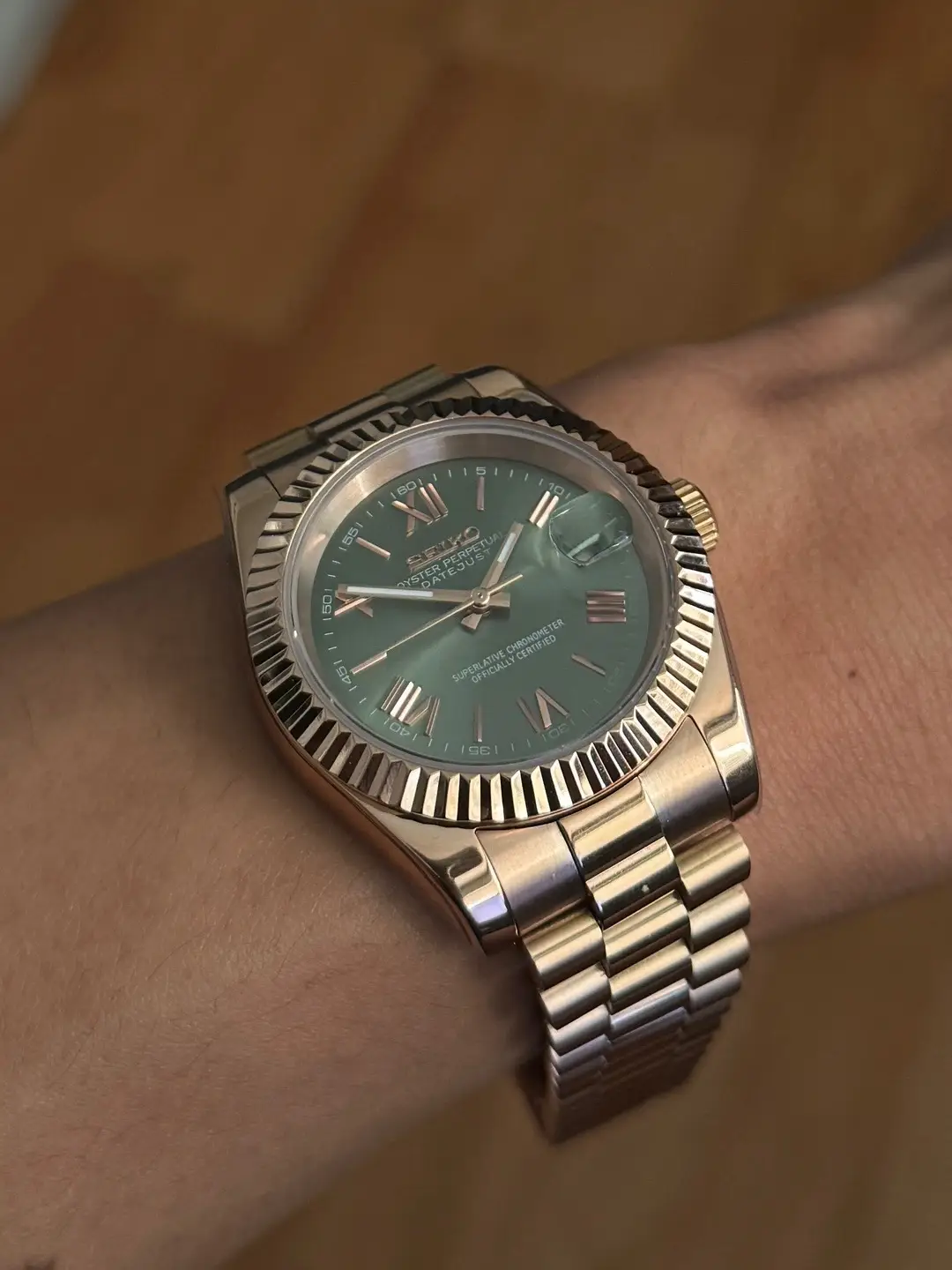 Add a bit of flash with your style🤩 DM if you’re interested in customizing a timepiece today ✅ #seiko #seikomod #customwatch #watch #royaloak #WatchCollection #automaticwatch #seikocollector #timepiece #seikomodder #watchgame #customseiko