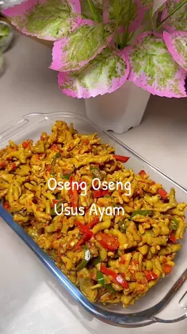 Bahan: - usus ayam 1/2 kg (rebus usus ayam dengan daun salam 2 lembar, daun jeruk 2 lembar, kunyit bubuk 2 sdt, rebus selama 15 menit) - daun salam 2 lembar, daun jeruk 3 lembar, sereh 3 buah - garam 2 sdt, gula pasir 2 sdt, micin 1 sdt, kaldu bubuk 1 sdt, lada 1 sdt - cabe merah besar 4 buah, cabe hijau besar 4 buah (di iris)  “Koreksi rasa lagi yaa..  Bumbu halu:  - bawang merah 5 buah - bawang putih 3 buah - 5 cabe merah besar - 10 cabe merah keriting - jahe 2 sm - 50 ml minyak “Wajan estetik dari @freemir Indonesia Store #usus #osengususayam #kulinertiktok #reseprumahan #menutanggaltua #serunyabelajar #resepenak #resepmudah #masakansimple #berbagiresep 