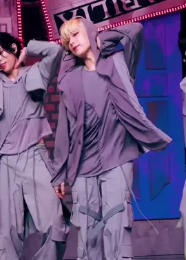 SUNOO??!!??!?! THE BODY ROLL ?!???!?? THE CHOREO FOR FATAL TROUBLE EATS SO HARD BRO WTF #sunoo #kimsunoo #enhypen #enha #fyp #foryou #ksvnoos