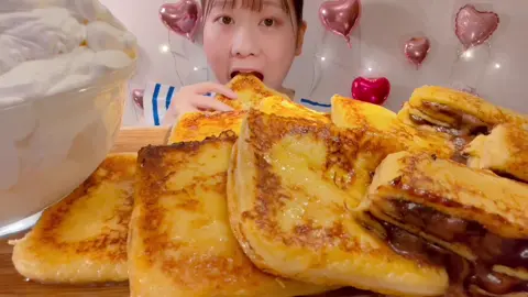ランチパックフレンチトースト🍞🍫 Chocolate-Stuffed French Toast🍞🍫 #tiktokasmr #mukbang 