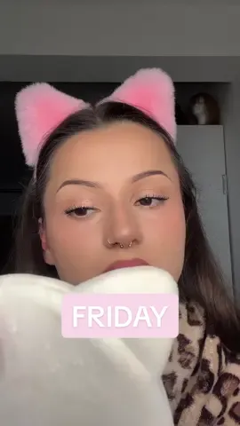 Na svijetu ima puno divnih žena i muškaraca koji žele dati čistu ljubav,nemojte trošiti vrijeme na one koji to ne žele🤍🎀