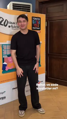 Uberkuloz olarak tanıdığımız sosyal medya fenomeni Berk Keklik’in hangi tarzda bir festivalci olduğunu bulduk. 🤩 Sence sen hangi tarzda bir festivalci olurdun? 👇🏻 Bizi takip et, festival heyecanına ortak ol! 🌟🎭 #ŞehirdeFestivalVar #ŞanlıurfaKültürYoluFestivali #Şanlıurfa #TürkiyeKültürYoluFestivali #Türkiye 