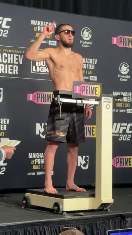Champ Islam Makhachev makes weight for his UFC 302 title defense ⚖️ #islammakhachev #champion #UFC #ufc302 #weighin #weight #mma 