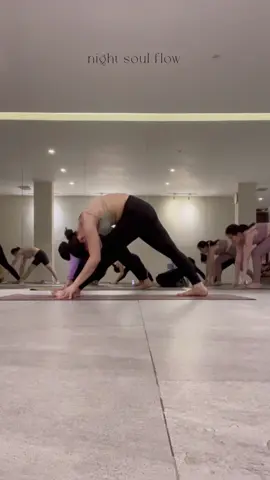 Night soul flow #yoga #yogaflow #yogajourney #yogapractice #nightyoga #yogalove #yogapose 