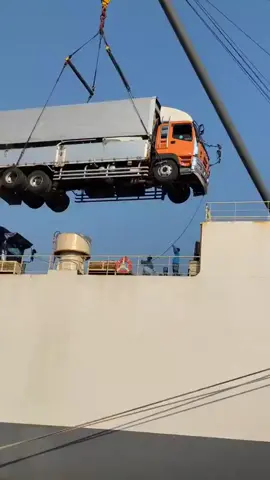 This is WHY You Don't Exceed Weight Limits 🤯 Join Us Today 😃@safetyfails_1 - Let’s Increase Workplace Safety #fall #accident #accidents #construction #construção #constructionlife #safety #safetyfirst #manufacturer #manufacturing #rigging #lifting
