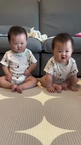 Eat snacks and drink milk❤️#fyp #baby #funnyvideos #foryou #funny 