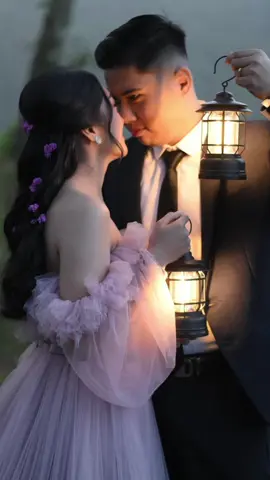 sekilas gambaran prewed ku kemarin, terima kasih sudah mendukung dan mewujudkan prewed impian ku yah🫶✨ @Andreas Praditya tanpa banyak cincong ngikut2 aja pokoknya mau ku apaa, nyariin fotografer yg taste fotonya seperti yg aku mau, dan ternyata km juga suka, terbaikkk partner hidoepku🫶✨ ps: foto dari mua terasyik se antero jagat @nda dan ka wibisana si paling heboh🥰✨ foto2 asli dari kang photographer belom ada, tapi dah ga sabar spill jadi ini dulu hihiy  #fairytale #prewed #preweddingbandung #fyp 