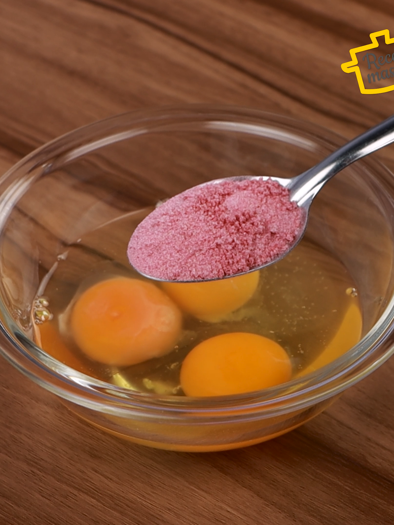 Adicione gelatina de morango nos ovos e me surpreendi muito com a delicia que fica! #sobremesagelada #receitasimples #foryou