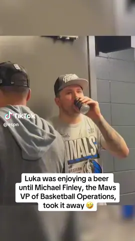 Hold up. So this man leads his team to a NBA Finals and he can’t enjoy a beer with his pops? Larry Bird would’ve been a sixer deep of Bud heavies already. Unreal. #NBA #nbahighlights #playoffs #nbaplayoffs #nbafinals #mavs #luka #celtics #mavericks 