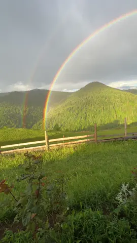 Ось такий казковий вид з вікна  у нас був сьогодні зранку 🌈 Це справжня казка ✨ #карпати #гори #верховина #білоберізка #гуцул #гуцульськежиття #гуцули #рек #рекомендації #україна #славаукраїні 
