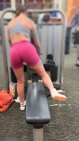 Birthday workout #ecfitness #FitTok #letsgrowletsglow #Fitness #weightlifting #fyp #athlete #fitnessmotivation #womenwholift #gym #gymcommunity #fitchick #fitmom #nvgtn #birthdayworkout #lats 