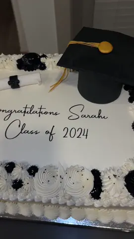 Half sheet cake piped glam style with handmade fondant decorations! 🤩🤩🤩 • • Booking link in bio! 🔗  • • #cake #cakes #cakeart #cakedecorating #viral #foryoupage    #graduationcake #classof2024 #graduation 