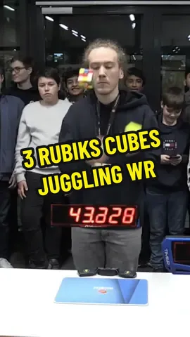 Credit : Jakob Schöley - YouTube #rubikscube #worldrecord #speedcubing #cubing #juggling #pourtoi #foryou #viral 