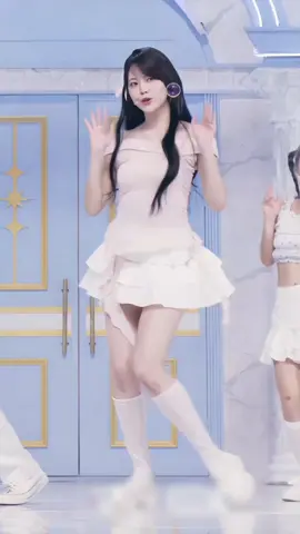 entrei no yt com uma fancam da eunchae em mente e sai com outra totalmente diferente.. mas essa eh tao linda quero colar ela na minha testa #foryou #fy #fyp #fypシ #fancam #dafnecams #eunchae #lesserafim 