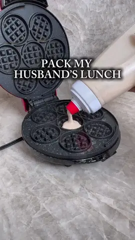 Packing hubby’s favorite lunch 🤩(brunch) #packinglunchformyhusband #asmr #packinglunch #lunchideas #easylunch #fyp #foryou #letspacklunch #husbandslunchbox #packmyhusbandslunchwithme #packwithme #brunch #brunchideas #packmyhusbandlunch #lunchbox #lonche #miniwaffles #nutella #nutellawaffles  Packing my husband’s lunch 