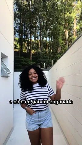 Não, eu não fui enganada!  Barulho é questão de localização, apartamentos até o quinto andar virados para área comum sofrem com barulhos.  Sujeira também cai nos parapeitos e sacadas de andares mais alto. E pra finalizar, insetos tambem visitam os apartamentos altos 🤭 #garden #apartamento #apartamentopequeno #apartamentonaplanta #vivaz #apartamentogarden #foryou #fy #fypp 