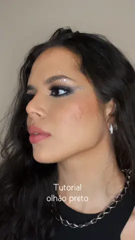 Mais um tutô de make pra vcs hihihi #makeup #olhopretotutorial #maquiagem #blackeyes 