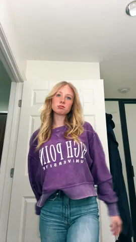 Roll thurs,missing school everyday summer is to long                                                                                                                  #highpointuniversity #school #college #collegegirls 