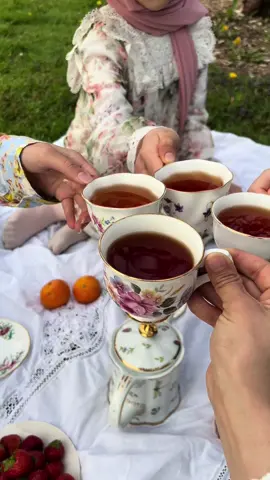 Tea time ☕️🫖 #tea #teaparty #drinktea #friends #picnic 