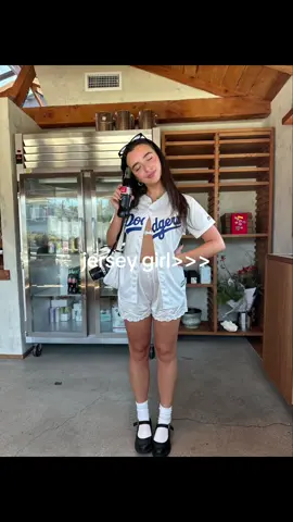 — rekomendasi oversized jersey #jerseywanita #jersey #oversizedjersey #sportoutfit #outfitinspo #outfitcewek #jerseyshirt #Y2k pic: pin