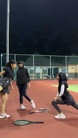 Pov: You try to consistently hang out in a healthy way and decided to  start playing tennis with girlies 🎾💋 