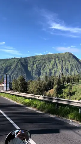 Bromo via probolinggo wajib banget pagi” lewat sini #bromo #probolinggo 