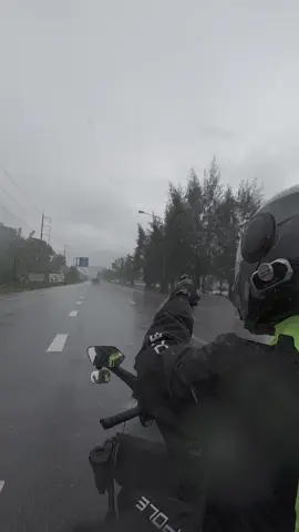 ฝนตกไม่กลัว กลัวใส่ชุดกันฝนแล้วฝนไม่ตก  #ขับมอเตอร์ไซค์เที่ยว #เที่ยวก่อนจ่ายทีหลัง #เที่ยวหน้าฝน #CapCut #ไปเที่ยวกับแฟน 