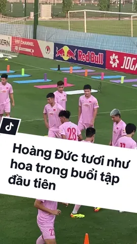 Hoàng Đức tươi cười thoải mái trong buổi tập đầu tiên dưới thời HLV Kim Sang Sik #doituyenvietnam #dtvn #nguyenhoangduc #sportsontiktok 