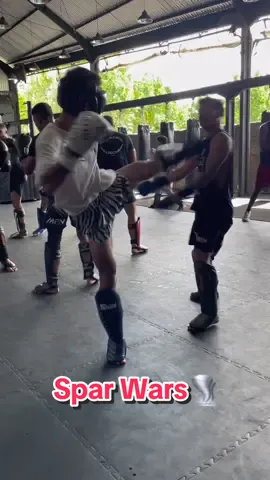 Spar wars🔥 #muaythai #k1 #muaythaifighter #kickboxing 
