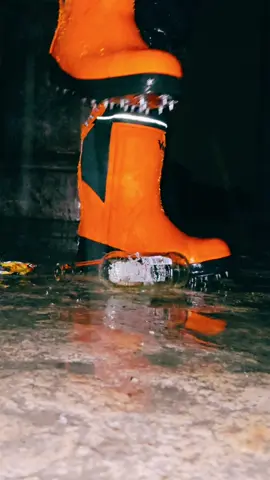 #asmr #spikes #destroylonely #safety #safetyboots 